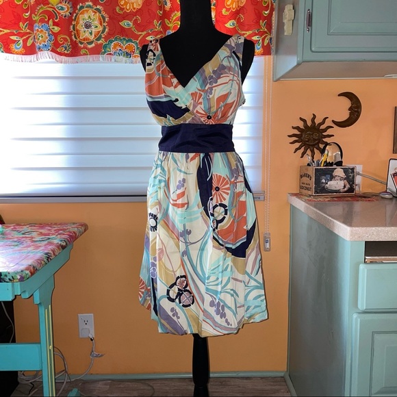 Suzi Chin for Maggy Boutique Dresses & Skirts - Suzi Chin-Maggy Boutique V neck & Back bubble hem